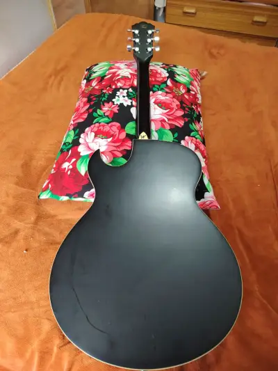 Guitarra electroacústica negra Washburn - miniatura 4