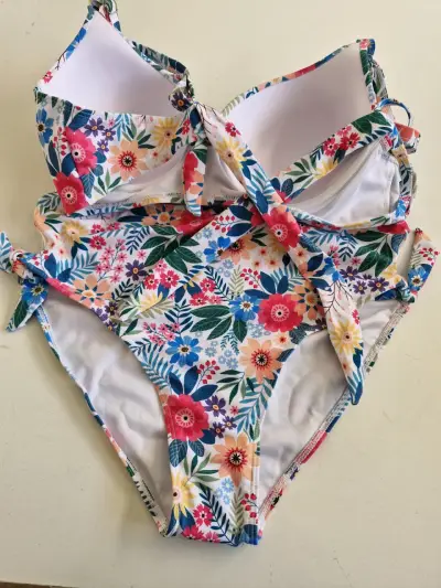 Bikini floral colorido para mujer - miniatura 1