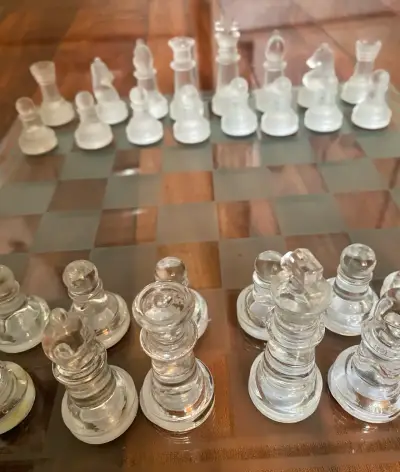 Juego de ajedrez y damas de vidrio elegante - miniatura 2