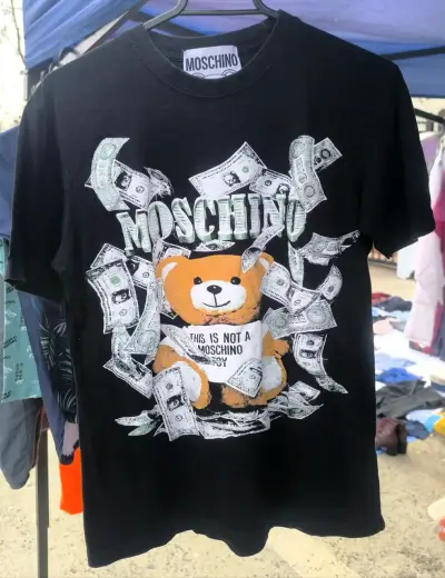 Polera Moschino Negra con Diseño de Oso - miniatura 2