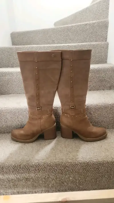 Botas de cuero marrón con tacón alto - miniatura 2