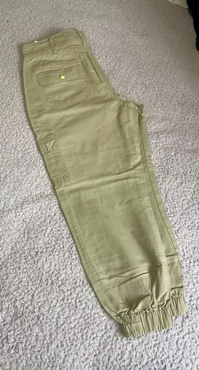 Pantalones cargo verdes para mujer - miniatura 1