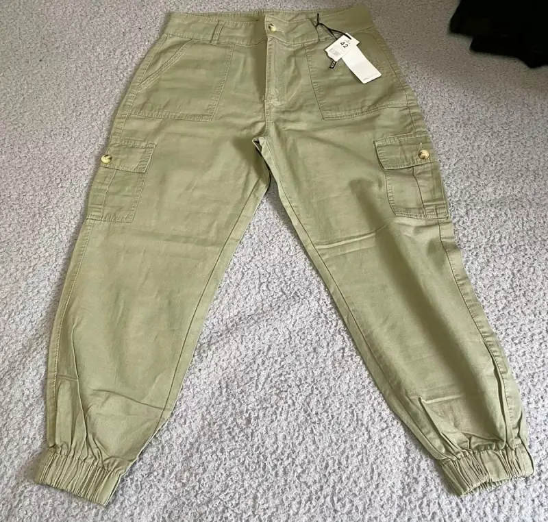 Pantalones cargo verdes para mujer - 2