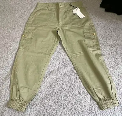 Pantalones cargo verdes para mujer - miniatura 2