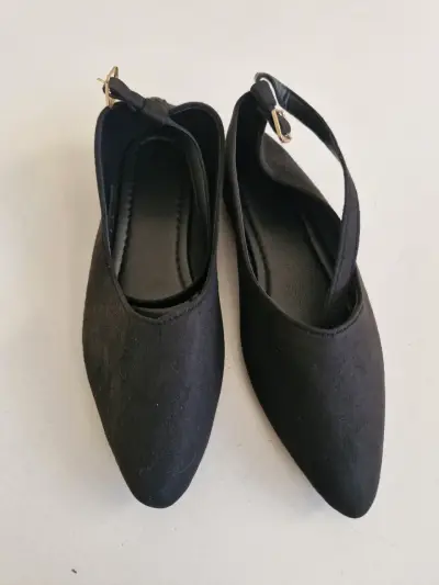 Zapatos planos negros con hebilla - miniatura 1
