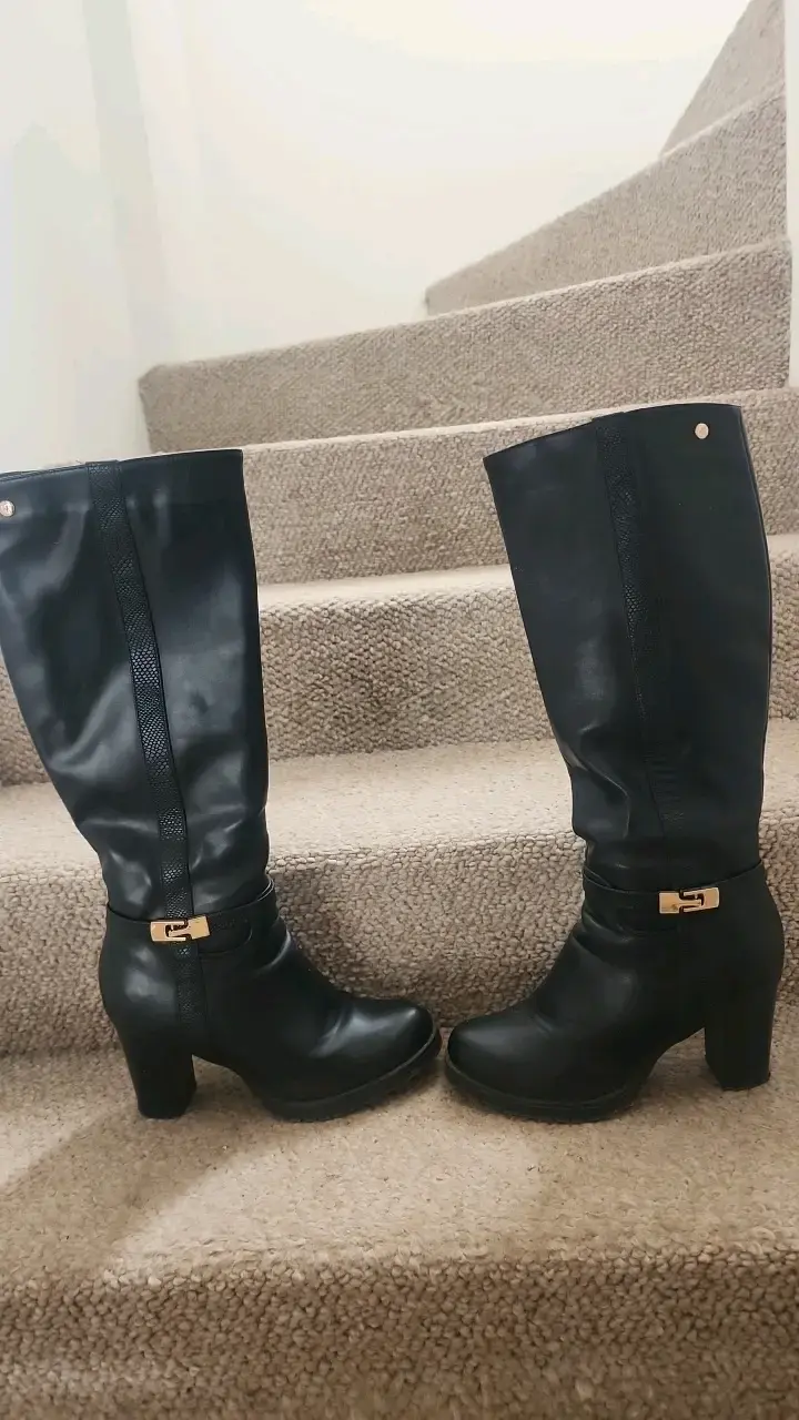 Botas de cuero negras con tacón alto - 1