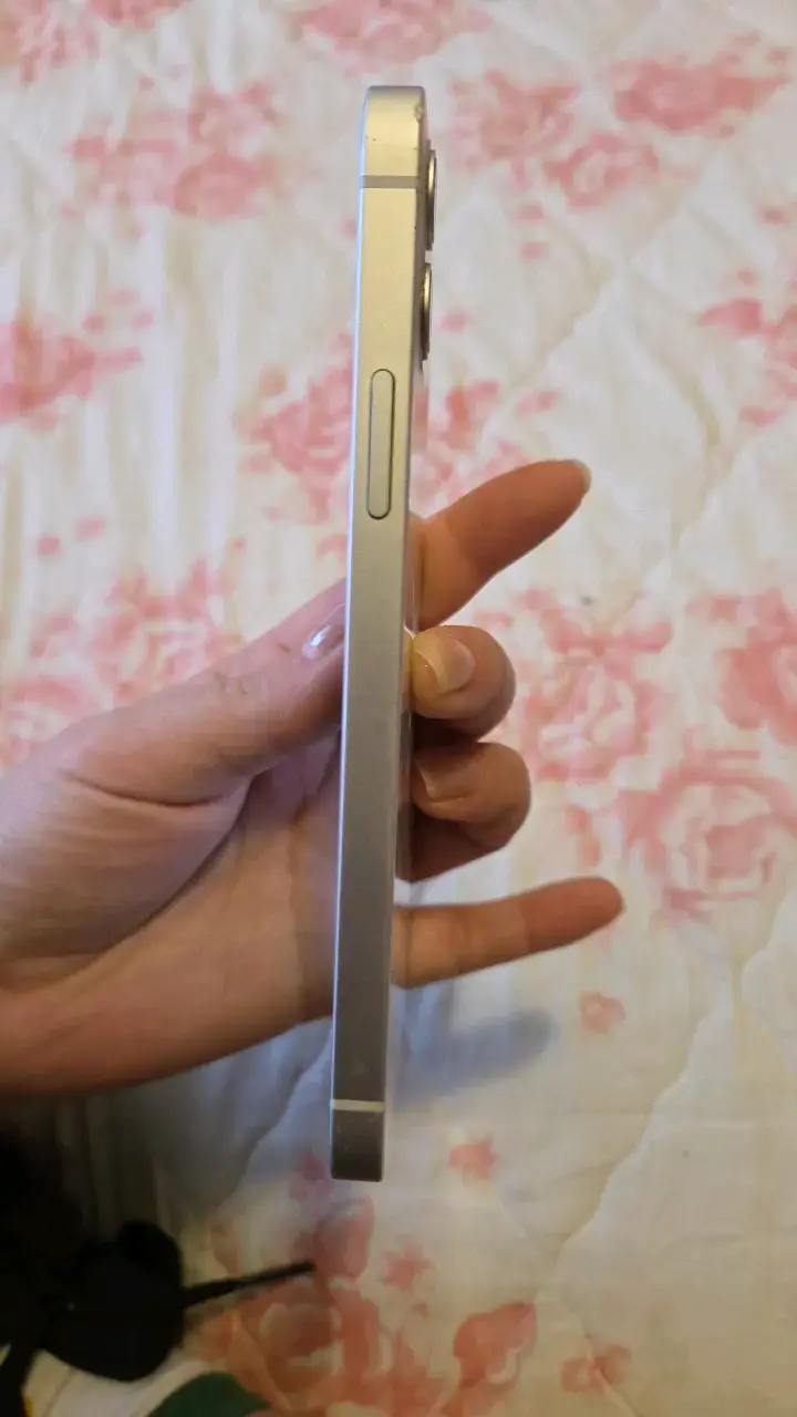 iPhone 12 Blanco en Buen Estado - 2