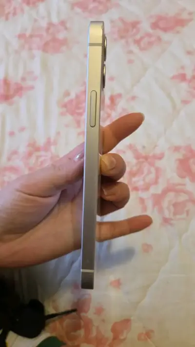 iPhone 12 Blanco en Buen Estado - miniatura 2