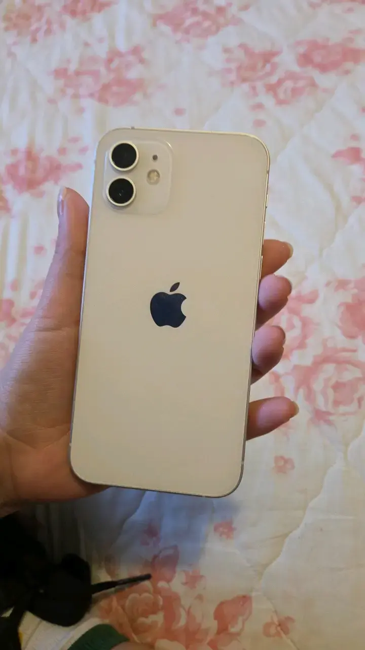 iPhone 12 Blanco en Buen Estado - 3