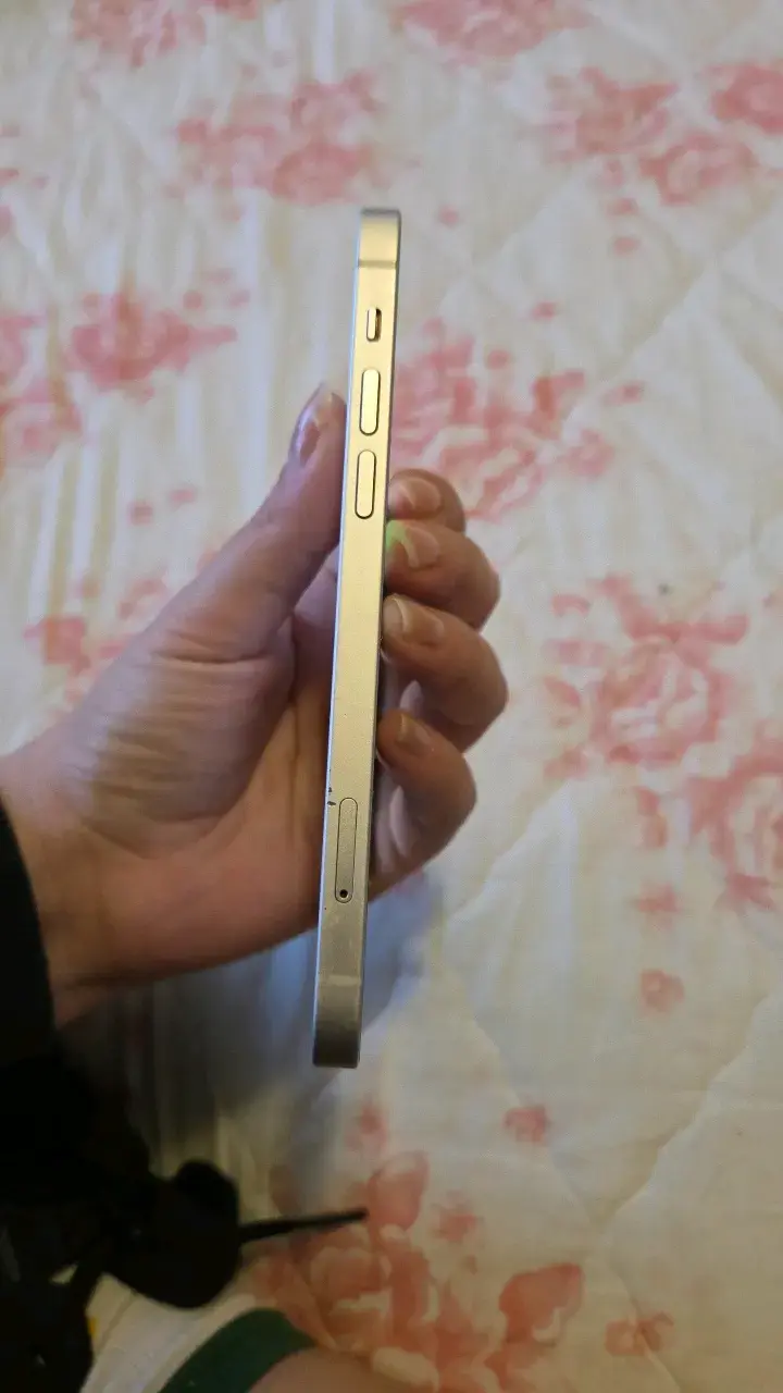 iPhone 12 Blanco en Buen Estado - 4