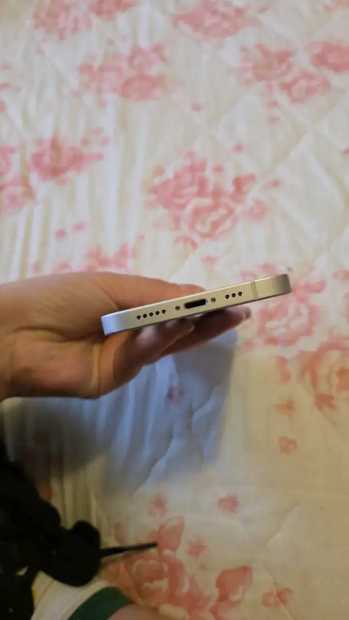 iPhone 12 Blanco en Buen Estado - 6