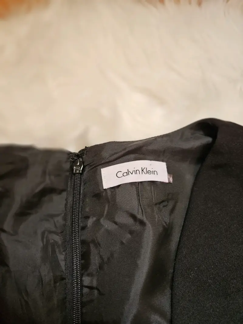 Vestido negro elegante Calvin Klein con cinturón - 2