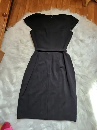Vestido negro elegante Calvin Klein con cinturón - miniatura 3