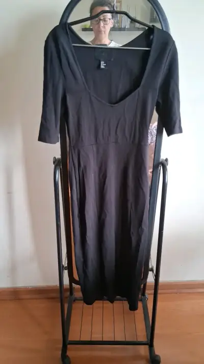 Vestido negro de manga tres cuartos - miniatura 1