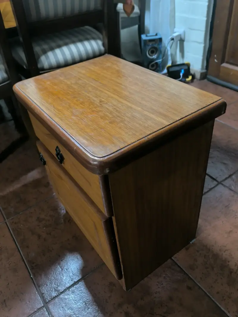 Velador de madera con cajón y puerta - 4