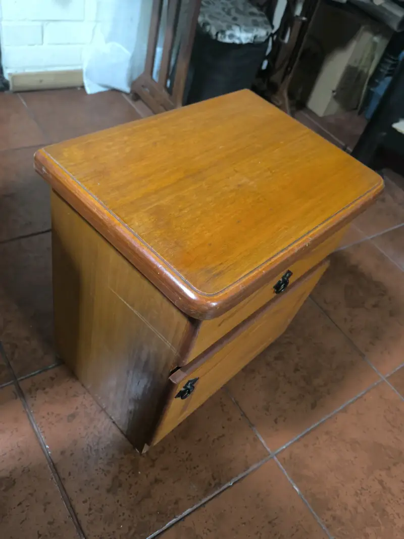Velador de madera con cajón y puerta - 5