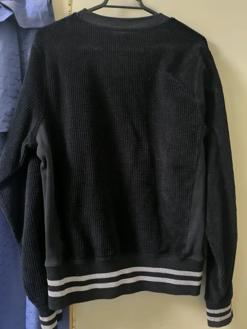 Polerón negro Champion con logo bordado - 2