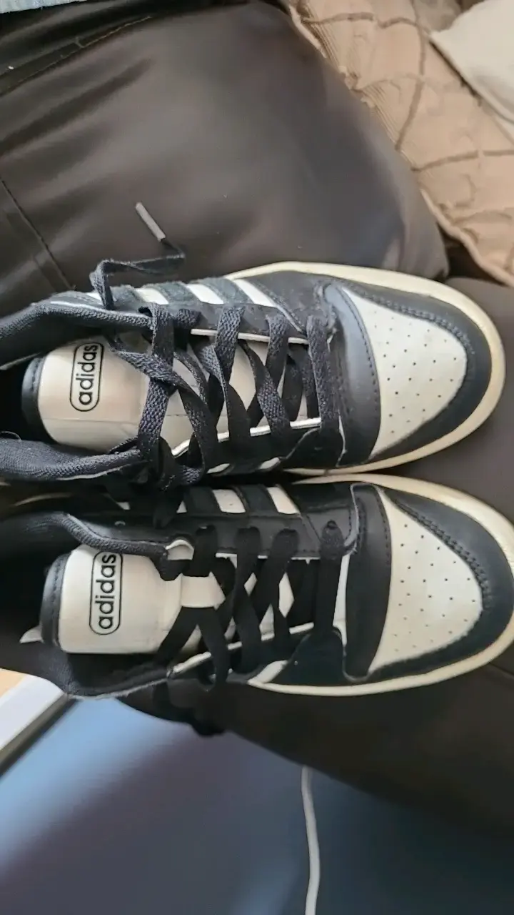 Zapatillas deportivas Adidas negras y blancas - 2