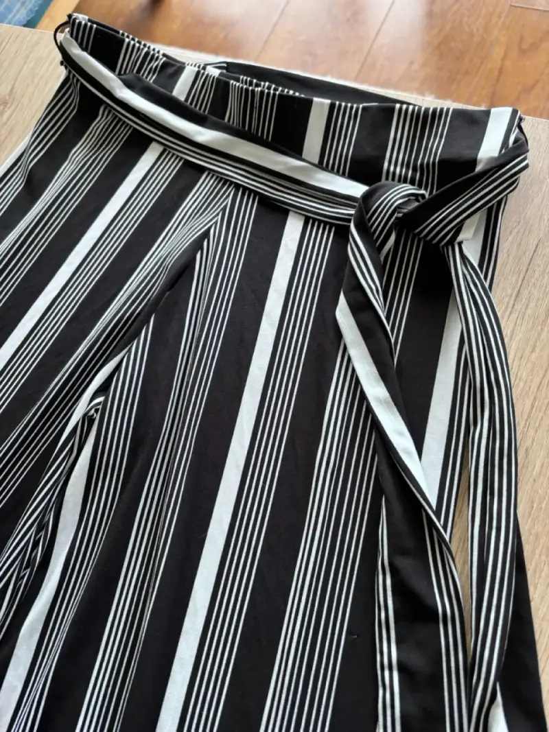Pantalones anchos a rayas blanco y negro - 2