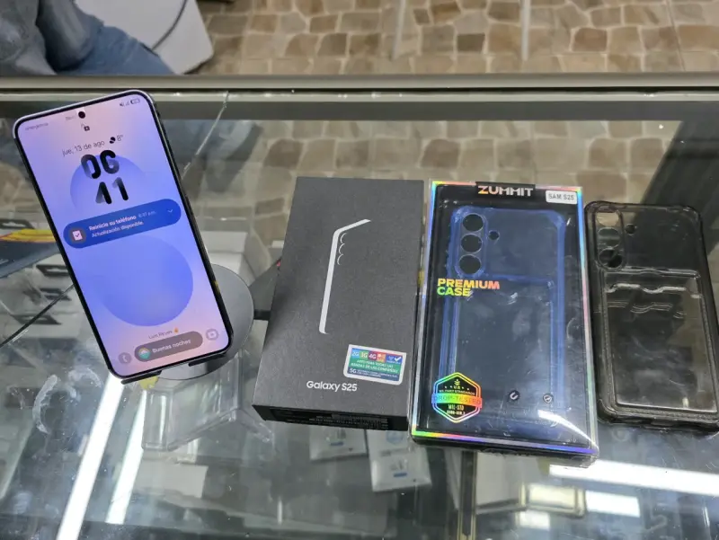 Samsung Galaxy S25 con caja y accesorios - 2