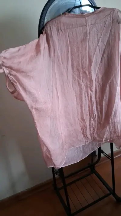 Blusa rosa con lentejuelas para mujer - miniatura 2