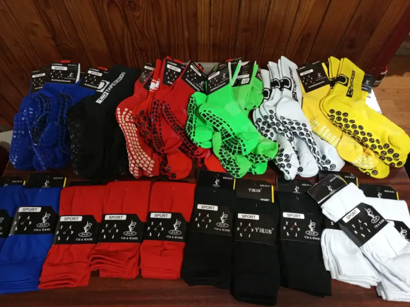 Pack Calcetines antideslizantes + medias cortas