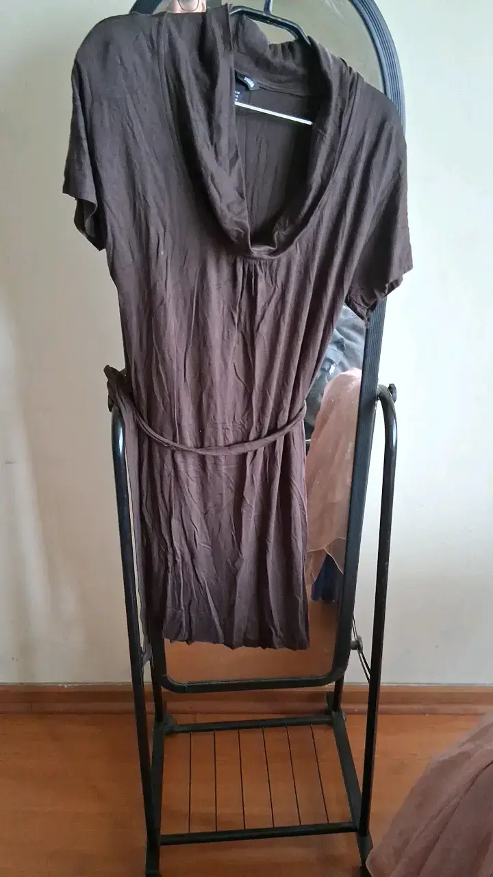 Vestido marrón con cinturón para mujer - 1