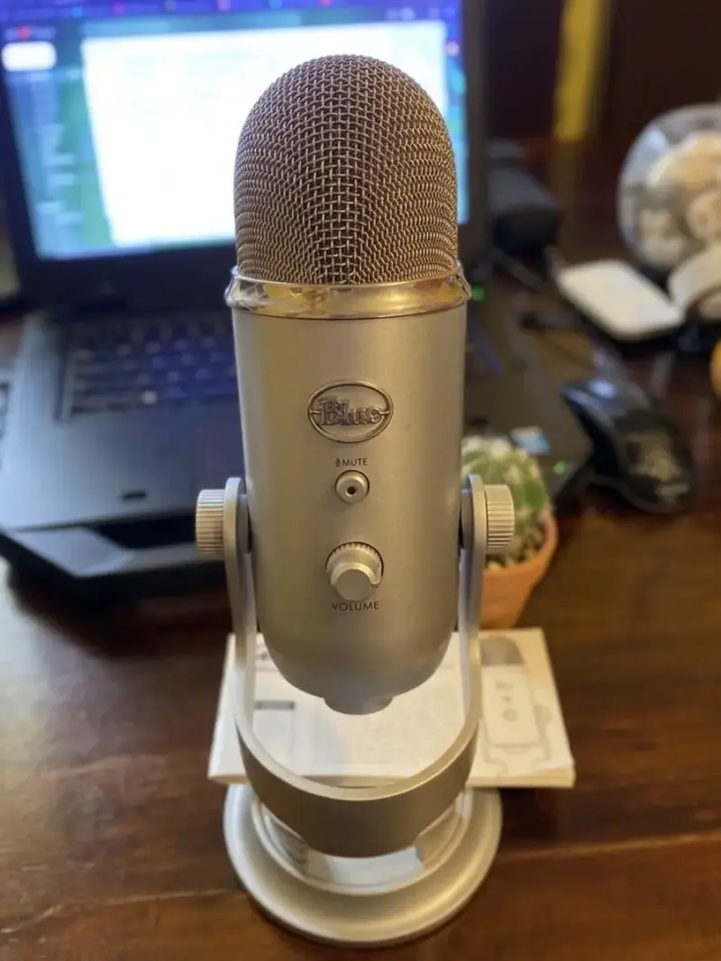 Micrófono USB Blue Yeti Plata para Grabación