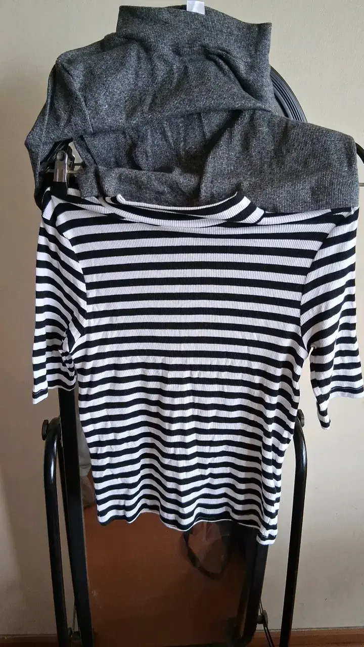 Conjunto de poleras rayadas y gris para mujer - 1