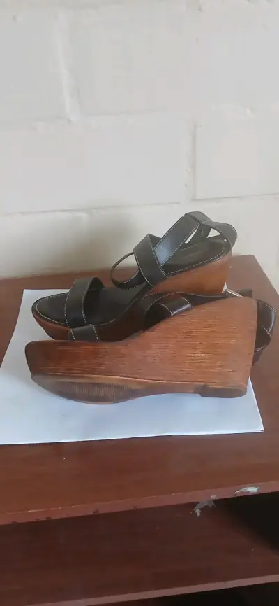 Sandalias de Cuña Negras Detogni Talla 39 - miniatura 3