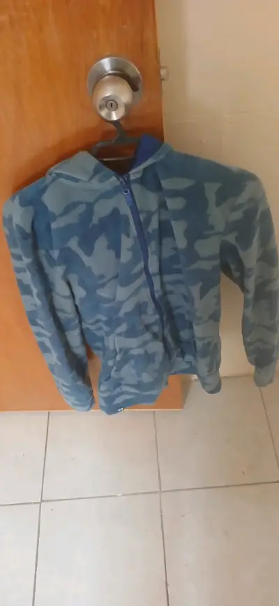 Polerón camuflado azul para niño talla 16 - miniatura 1