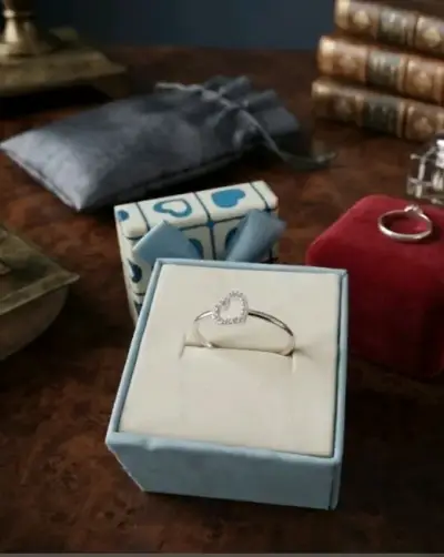 Anillo de plata con amatista y detalles brillantes - miniatura 3