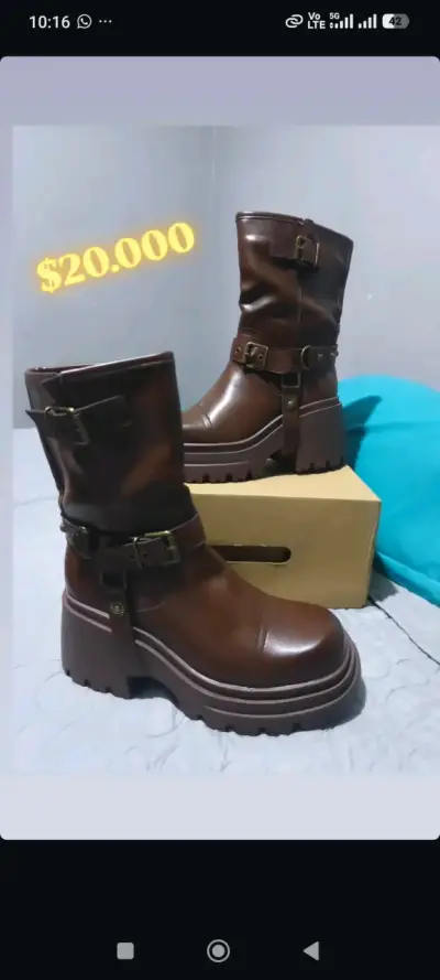 Botas de mujer marrones con hebillas - miniatura 2