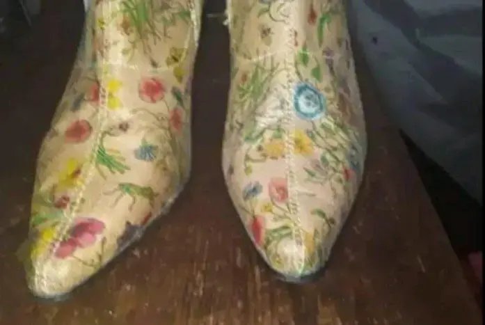 Botas de cuero sintético con estampado floral - 2