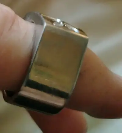 Anillo de acero inoxidable con diseño floral - miniatura 2