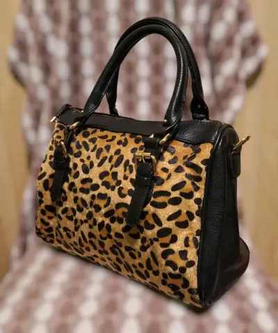Bolso de mano con estampado animal print - miniatura 3