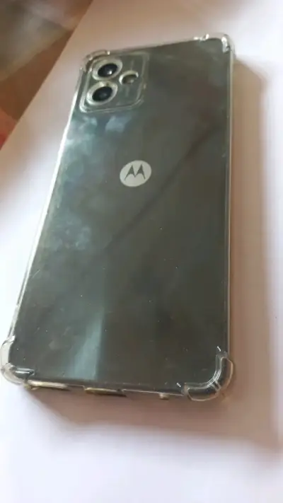 Smartphone Motorola con funda protectora - miniatura 2