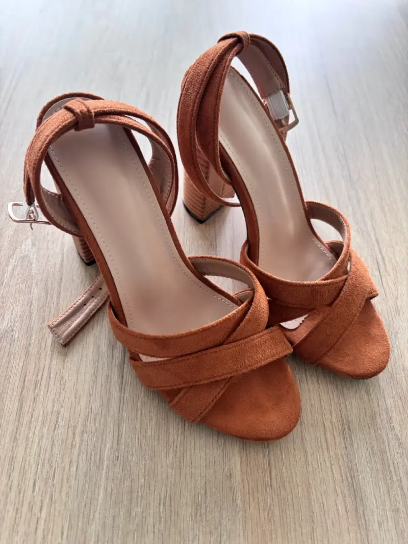 Sandalias de tacón alto color terracota