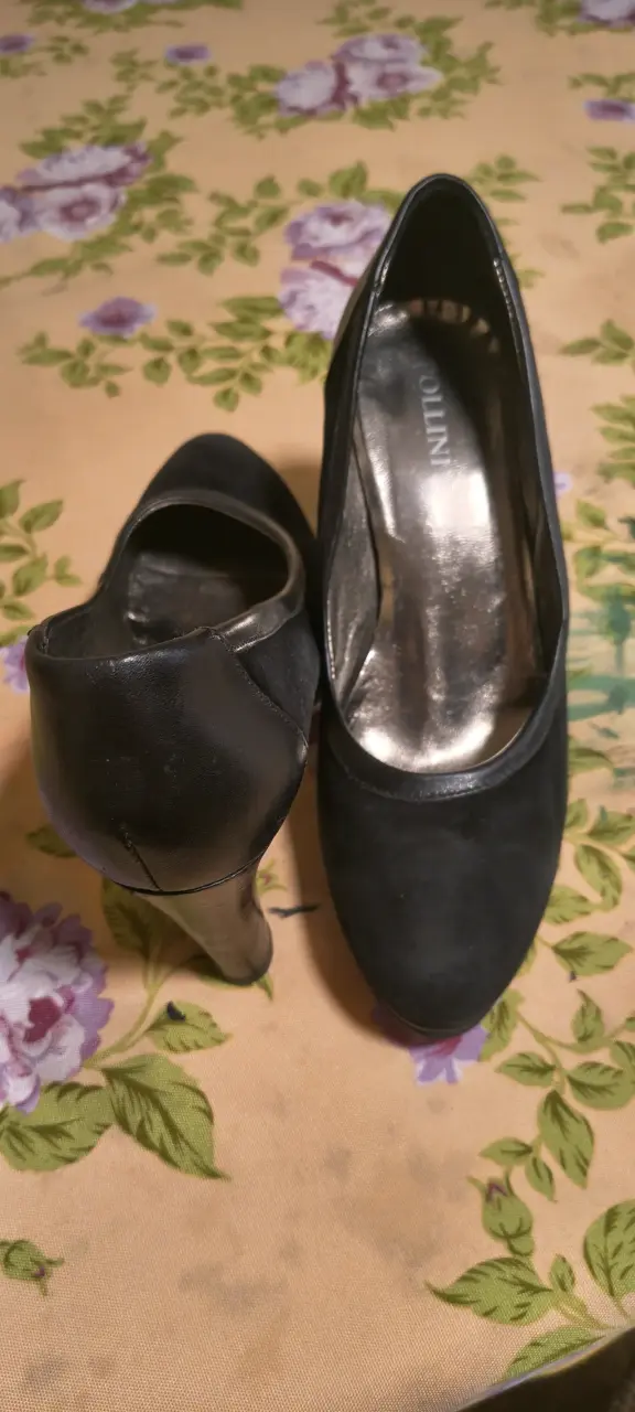 Zapatos de tacón negros Pollini elegantes