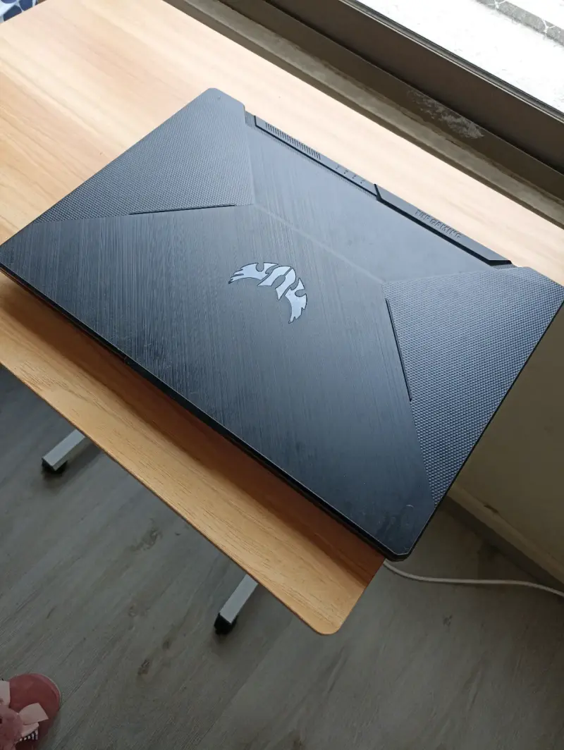 Laptop ASUS TUF Gaming en buen estado - 1