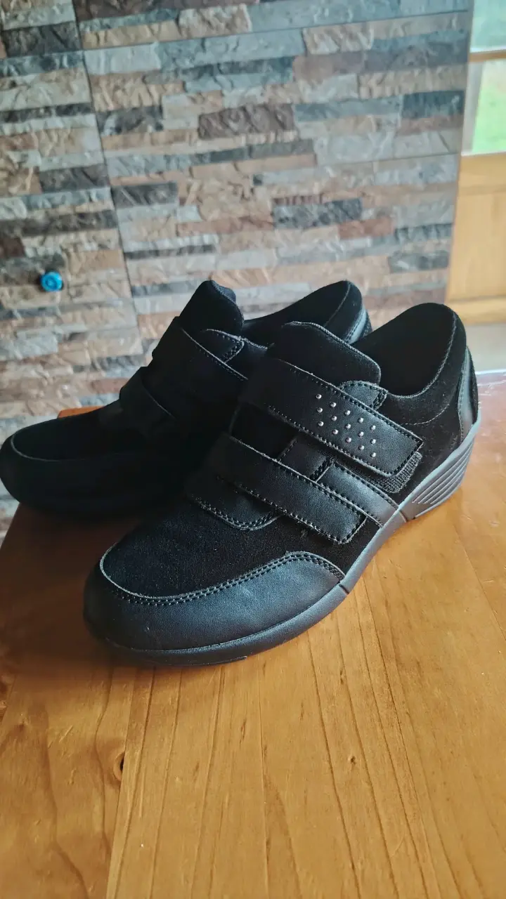 Zapatos negros de mujer con velcro - 2