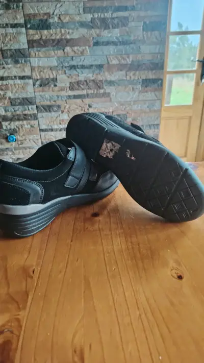 Zapatos negros de mujer con velcro - miniatura 3