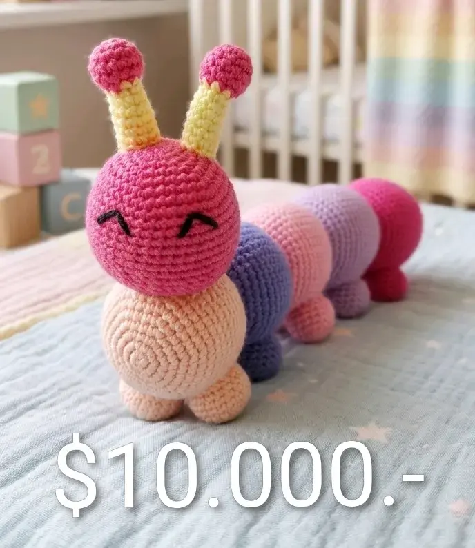 Oruga de crochet multicolor para bebé