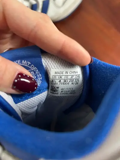 Zapatillas deportivas Adidas blancas y azules - miniatura 3