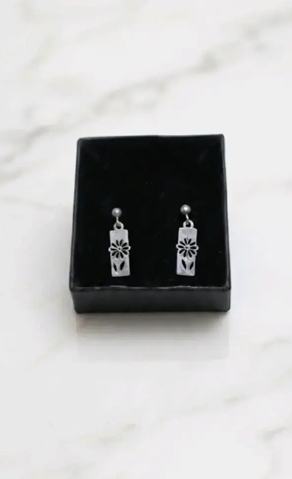 Pendientes de plata con diseño floral