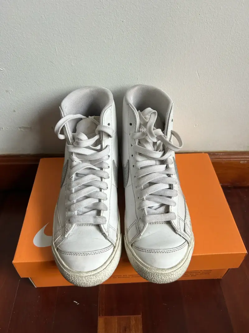 Zapatillas altas blancas con logo brillante - 2
