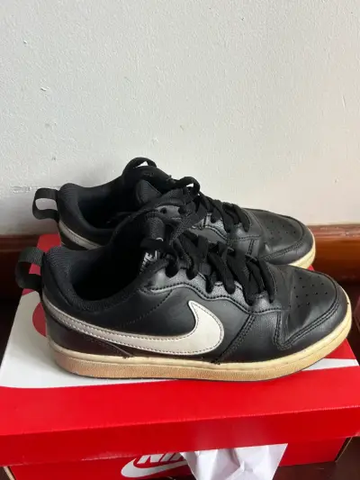 Zapatillas deportivas negras Nike para niños - miniatura 1