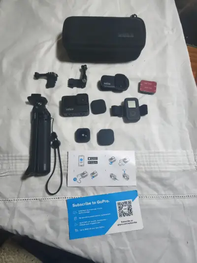 Cámara de acción GoPro  con accesorios y estuche - miniatura 1