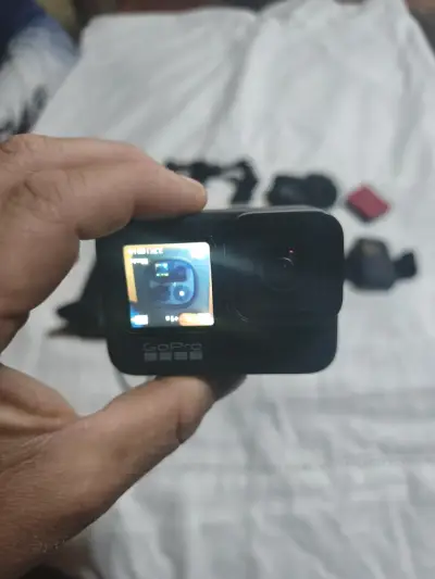 Cámara de acción GoPro  con accesorios y estuche - miniatura 3
