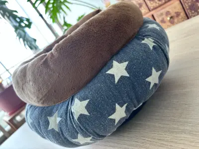 Cama para mascotas pequeña con diseño de estrellas - miniatura 4